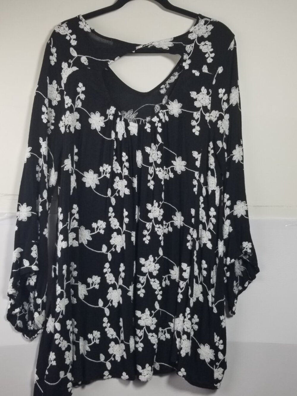 Umgee Women's Cotton Blend Black Emboidered Floral Tunic Bell Sleeve Dress Sz1XL - Picture 5 of 7